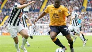 Vezi "11-le" de bază al echipelor din Premier League: avem un român la start!** Ce echipă e mai valoroasă?