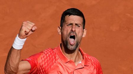 Novak Djokovic, în finală la Roland Garros! Carlos Alcaraz, cădere dramatică după ce a reușit punctul turneului. Momente fabuloase la Paris | VIDEO