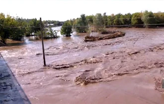 România, lovită de sâmbătă de una din cele mai puternice furtuni. Trei judeţe, cele mai afectate de potop