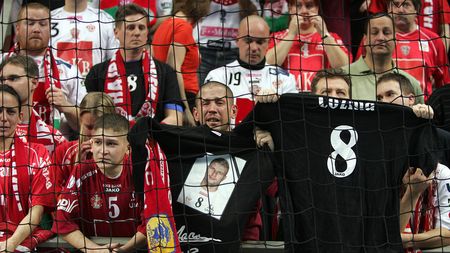 FOTO/ Fanii și jucătorii de la Veszprem plâng după Cozma