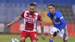 S-a terminat calvarul pentru ultimul „pucist” de la Dinamo! Cu zero minute bifate sezonul trecut, o ia de la capăt din Liga 2: „Am zis că e gata, dar băiatul meu m-a ambiționat!” Momentul grevei și greșeala majoră a lui Ovidiu Burcă: „E băiat deștept, dar a greșit!” | EXCLUSIV