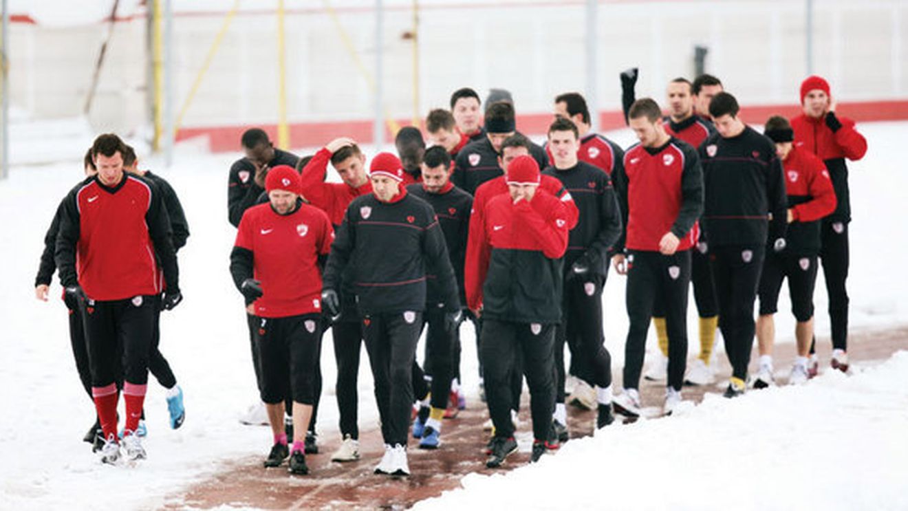 "Nu e glumă! Dinamo chiar poate lua titlul anul acesta!"** Vezi ce atuuri au "câinii"