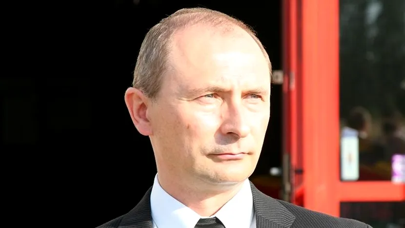 Sosia lui Putin, avertizată să-și lase mustață și să nu iasă din casă. Bărbatul își riscă viața pentru a munci