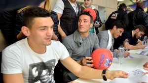 Sesiune de poze și autografe, răsplata jucătorilor Stelei pentru fanii care au cumpărat până acum 4.000 de bilete la meciul cu Dinamo