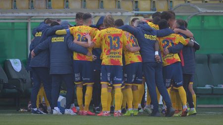 EXCLUSIV | Ripensia se tratează cu paracetamol și vitamina C după ce aproape toată echipa a ieșit pozitivă la COVID-19. Ce spune antrenorul, infectat și el