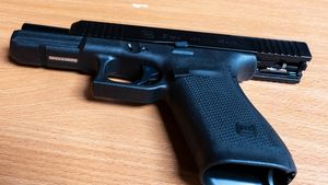 Povestea unui scandal cum n-a mai fost în fotbalul românesc: „Doru Sechelariu a vrut să-l împuşte pe arbitrul Marcel Lică"