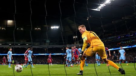 Joe Hart și-a prelungit contractul cu City. Alți cinci "cetățeni" au semnat în 2014 prelungirea angajamentelor