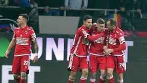 Vali Lazăr vrea să devină antrenor, dar nu renunță deocamdată la fotbal: „Dacă nu plec acolo, Dinamo este prima opțiune!” El e puștiul-minune care poate salva gruparea din „Ștefan cel Mare”