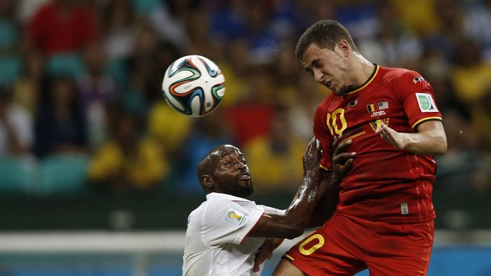 "Salvați copiii din favele". Un spectator a pătruns pe teren la Belgia - SUA și a dat mâna cu Hazard și De Bruyne