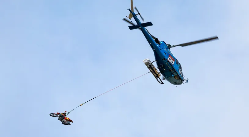 Dezastru la început de an pentru o vedetă din Raliul Dakar! Câștigătorul de anul trecut a ajuns cu avionul la spital și a fost nevoit să abandoneze. Ce a făcut Emanuel Gyenes