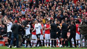 United a fost primită ca o campioană, Van Persie ca un trădător!** Cum a reacționat olandezul la prima întâlnire cu fanii lui Arsenal