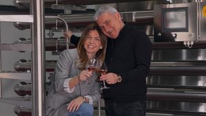 Simona Halep şi tatăl ei vor să dea lovitura cu o nouă afacere. Averea de zeci de milioane de euro a familiei e îmbogățită cu un soi de vin ce-i poartă numele