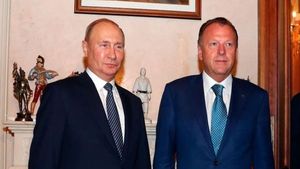 Vladimir Putin l-a vizitat pe Marius Vizer la Budapesta! "Aţi adus judo-ul la cel mai înalt nivel"