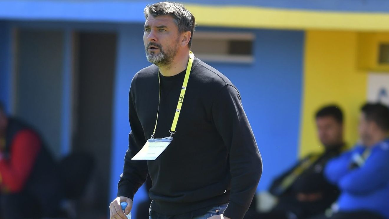 La 45 de ani, Adrian Mihalcea e din nou fotbalist! Pe ce poziție joacă fostul antrenor al lui Dinamo: „Sunt și eu pe acolo, nu am un post fix”