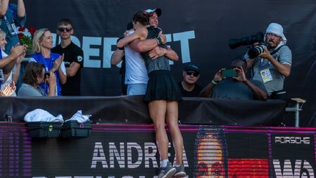 Autobiografia Andreei Petkovic a fost lansată în România: „Multe jucătoare în locul ei s-ar fi dat bătute!" Confesiuni tulburătoare ale campioanei de la Cluj | SPECIAL