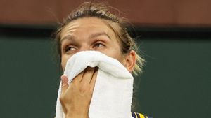 Simona Halep a protestat la decizia arbitrului în meciul cu Alize Cornet de la Roma! Fază controversată într-un moment foarte important | FOTO & VIDEO