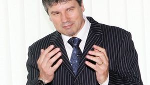 „Fanii să plătească datoriile!"