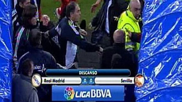 VIDEO Real-Sevilla s-a lăsat cu "victime"!** Vezi incidentul de la finalul primei reprize