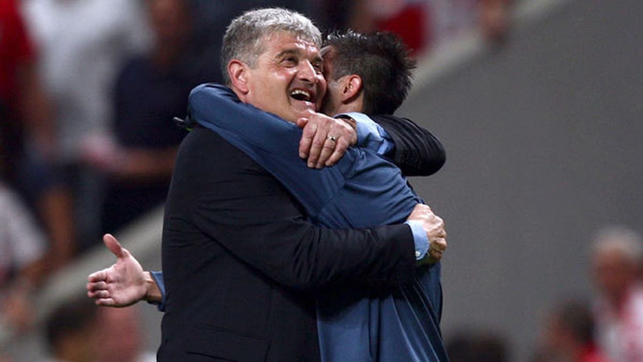 Andone face plecăciuni în fața jucătorilor, după 1-1 cu Galata:** "Au fost admirabili. Felgueiras va ajunge la națională!" Când i se decide soarta