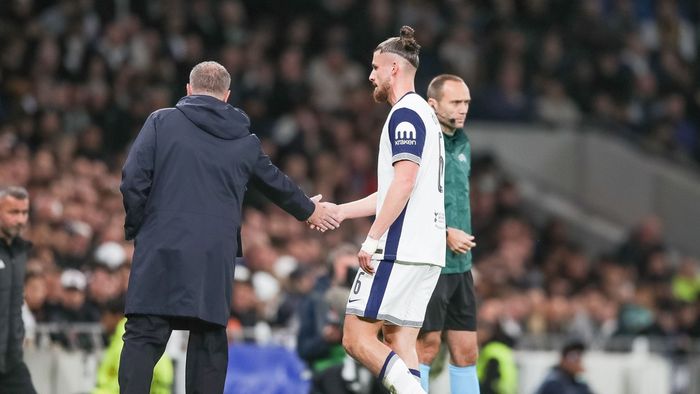 Antrenorul lui Radu Drăgușin e ca și dat afară. Vor să-l „execute” chiar dacă ia Europa League