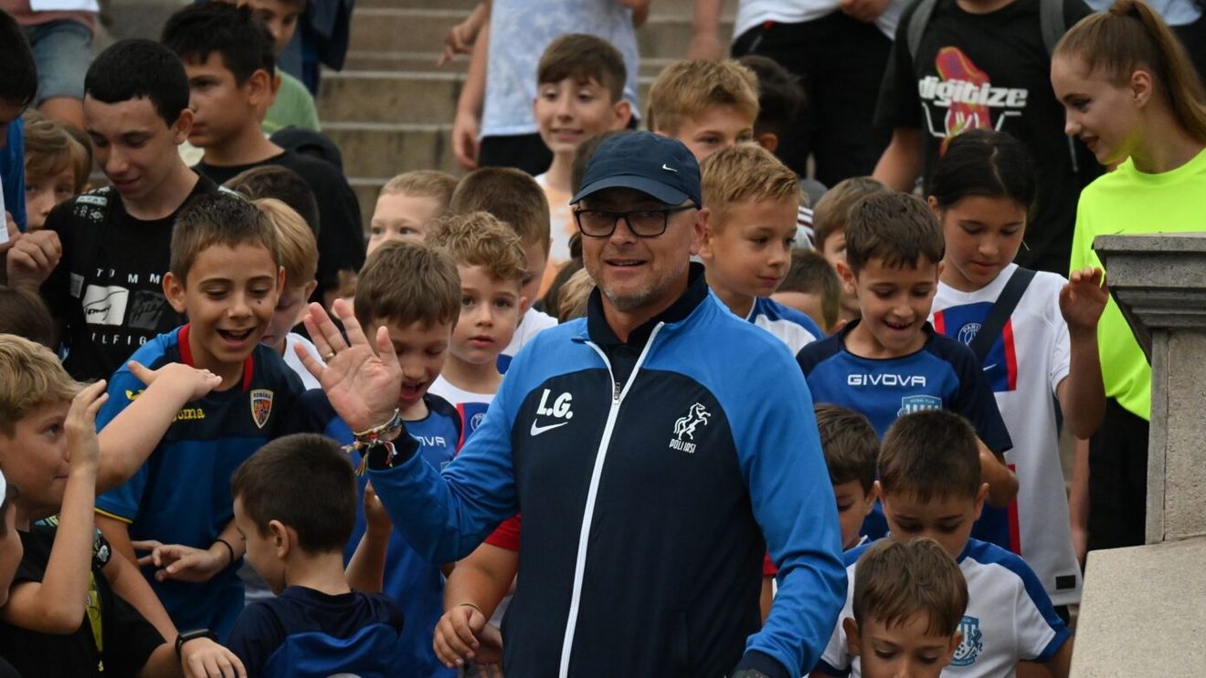 Poli Iași, prezentare cu fast a lotului pentru Superliga. De ce nu îi place lui Leo Grozavu noua siglă a clubului și cum analizează transferurile de până acum