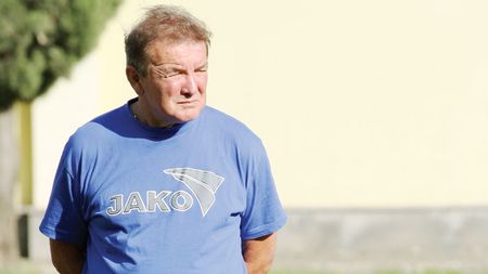 Uhrin senior către fiul său: „Rămâi în România!"