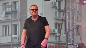 Ce avere a lăsat în urmă Gabriel Cotabiță, după ce acumulase datorii importante. Cântărețul era mare fan al Universității Craiova și este plâns de Sorin Cârțu: „Am copilărit cu el. Mare păcat!”