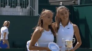 Cum s-a încheiat finala românească de la Wimbledon U14: Alexia Tatu, câștigătoarea trofeului! Imagini superbe cu puștoaicele de aur ale tenisului românesc pe iarba londoneză | FOTO & VIDEO