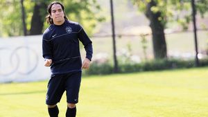 Dayro, singur acasă!**