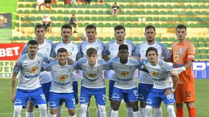 Fotbaliștii de la Farul Constanța învață cum să facă bani după ce se retrag! Lecția importantă la care au asistat Denis Alibec, Gabi Torje și Adrian Petre sub ochii lui Gică Hagi | VIDEO