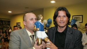 Cadou - surpriză pentru Mititelu