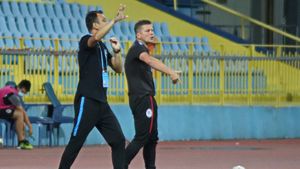 Toni Petrea, a doua victorie pe banca lui FCSB! Ce spune tehnicianul după ce Adrian Petre a fost schimbat, din nou, la pauză | VIDEO