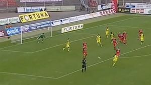 VIDEO Cea mai tare "rachetă" a săptămânii:** șut-bară-gol-bară