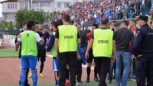 Leo Grozavu, nervos după egalul cu Pandurii! Antrenorul moldovenilor sare la gâtul lui Daniel Stanciu: "A jucat undeva fotbal să ne dea lecții?" De la ce a pornit totul