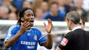 VIDEO "It's a fucking disgrace" și în Premier League** Drogba, avertizat după intrarea criminală a lui Evans!