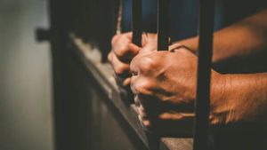 Milionarul român susține că ar fi murit în pușcărie dacă ar fi mâncat trei zile la rând ce primea din partea închisorii! Ce condiții sunt, de fapt, după gratii în România