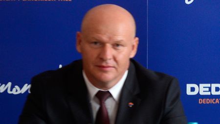 EXTRA Ce urmează după ce frații Pavăl au plătit 823.000.000 de euro pentru 478 de magazine Carrefour în România