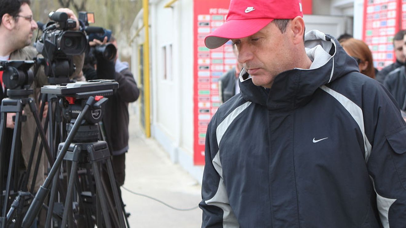 "Noi am jucat, ei s-au apărat,** noi am greșit, ei au marcat!"