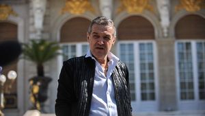 Mihai Costea l-a lămurit pe Gigi: "Nu mă pricep la fotbal!"** Becali știe soluția pentru a nu mai lua "țepe", dar își pune singur bețe în roate