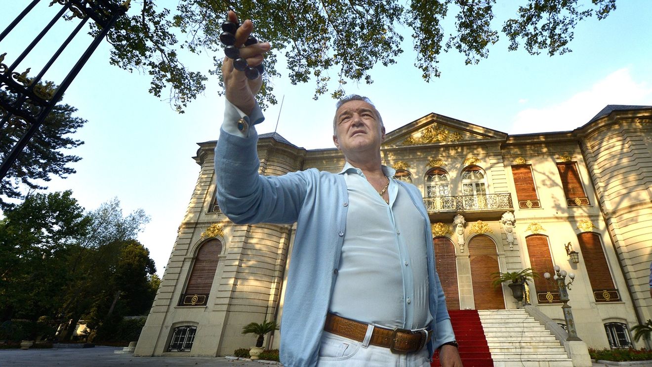 Gigi Becali a împărțit bani cu nemiluita la Palat pentru nevoiaşi. Ce gest a făcut pentru doi bărbați în scaun cu rotile