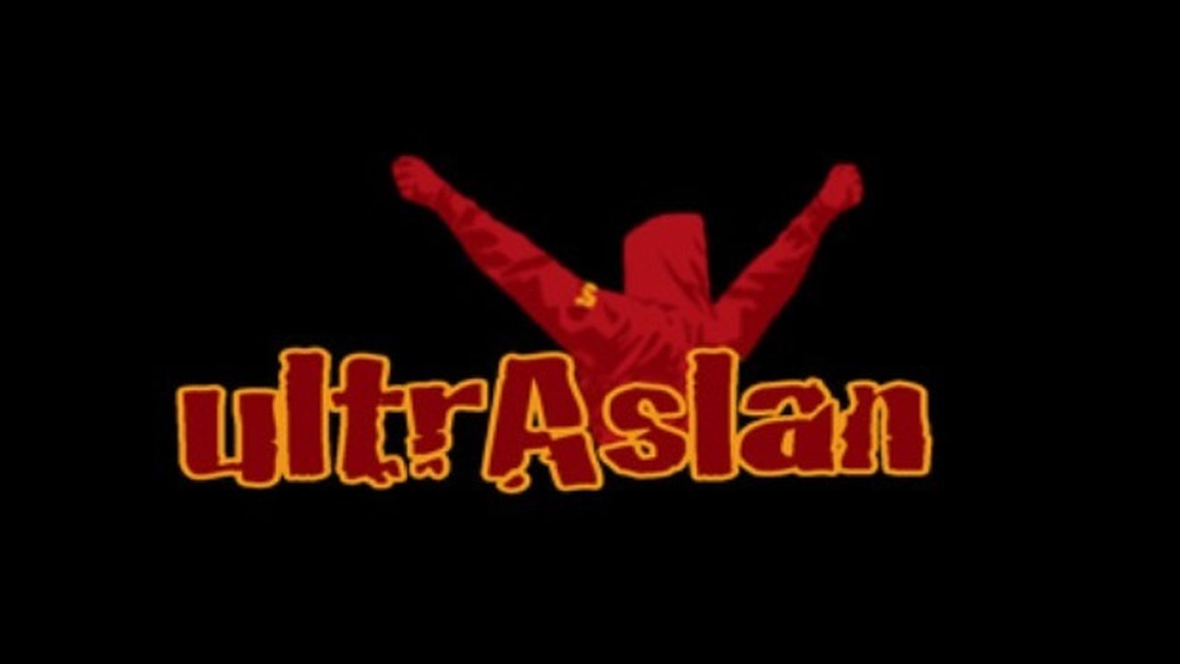 Galata, pierderi imense în mandatul lui Hagi!VIDEO** Ultrașii încep revoluția, Stancu&Co fluierați la cantonament