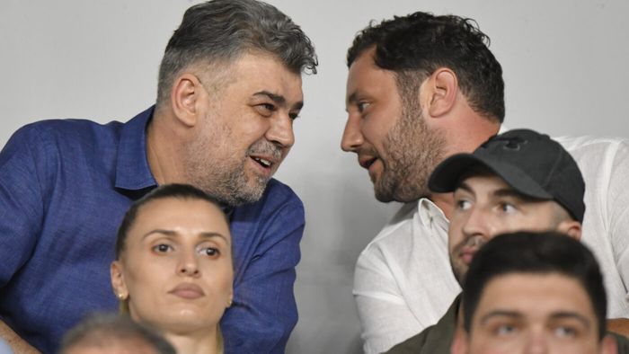 A ținut cu FCSB sau cu Dinamo? Imagini rare cu un premier al României: Marcel Ciolacu a stat printre oamenii de rând, unii la bustul gol, şi s-a exteriorizat în tribune la derby de România | FOTO & VIDEO PROSPORT