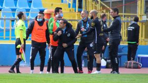 Mihai Teja explică de ce a fost trimis în tribună la meciul Hermannstadt - Gaz Metan, după faza controversată de arbitraj: „N-am reuşit să mă stăpânesc, am intrat pe teren”