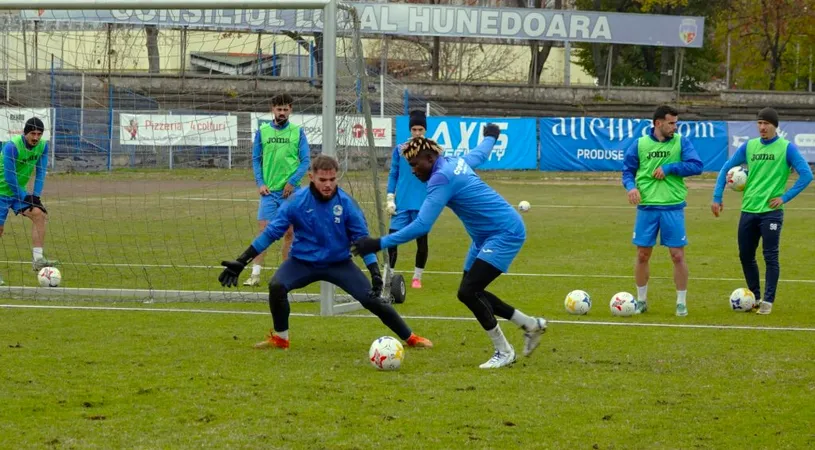 Florin Maxim laudă FC Bihor, despre care spune că ”arată foarte bine.” Antrenorul Corvinului i-a pus în gardă pe jucători înaintea deplasării la Oradea