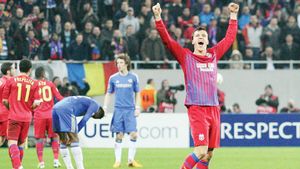 Pleacă fără adio? Tottenham nu vrea să-l lase pe Chiricheș să joace cu Legia Varșovia