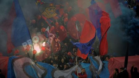 Victorioși pe teren, umiliți în tribune. Banner-ul afișat de "câini" în mijlocul peluzei Stelei | FOTO