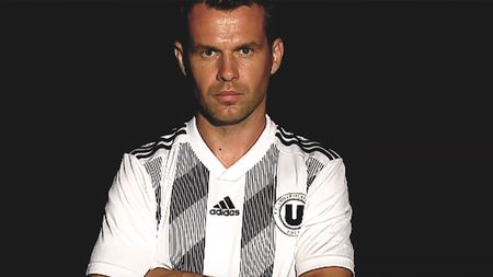 VIDEO | ”U” Cluj și-a prezentat noul echipament de joc! Felul inedit în care “Șepcile roșii” își arată hainele în care vor evolua în Liga 2