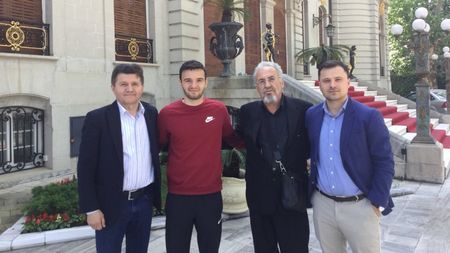 Qaka a semnat cu FCSB! Mijlocașul a "dat cu pixul" pe o înțelegere valabilă cinci ani și Becali i-a pus o clauză de reziliere uriașă. EXCLUSIV | Reacția lui Ambrosie