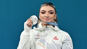 Apariție incendiară pentru vicecampioana olimipică Valentina Cambei. Şi-a arătat tatuajele şi piercing-ul dintr-o zonă delicată