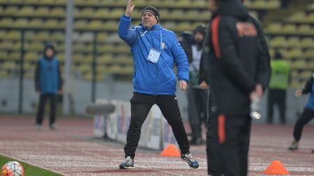 FOTO | Șumudică, surprins când făcea gesturi obscene la adresa fanilor Stelei! Antrenorul Astrei neagă evidența: "Ce semne am făcut, domnule? Aveți poze? Căutați scandal"